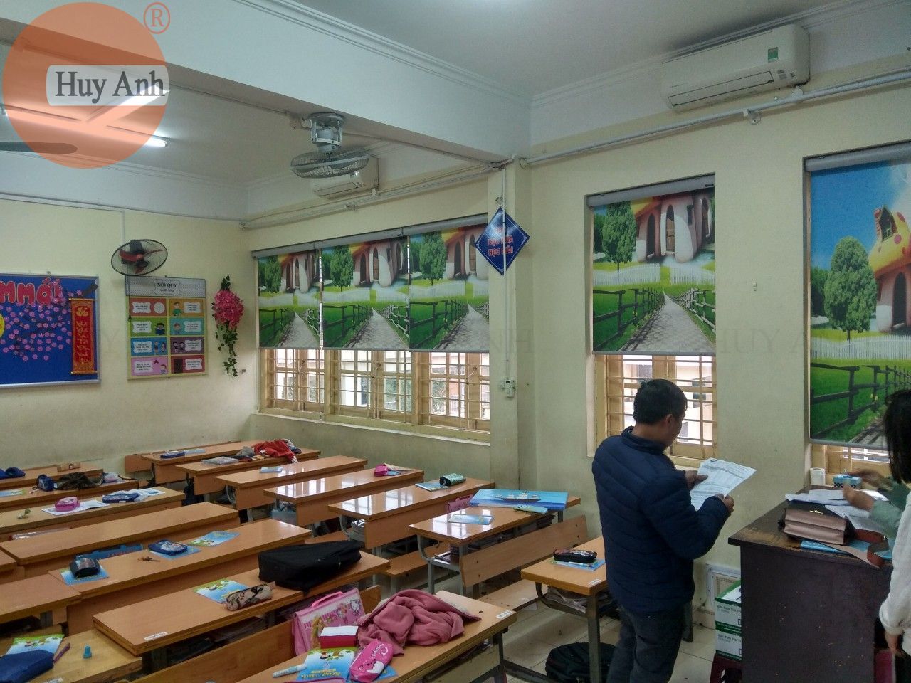 rèm cuốn in tranh lớp học